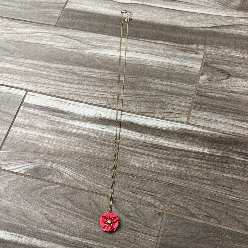 Elegant Gold Necklace with Pink Flower Pendant